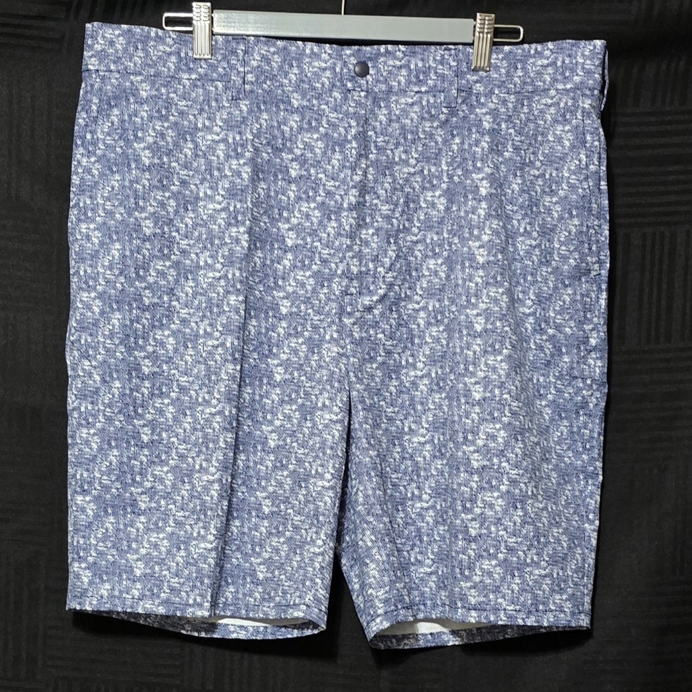 Haggar Men’s Active Series Cruise Hybrid Shorts – Blue & White Patterned